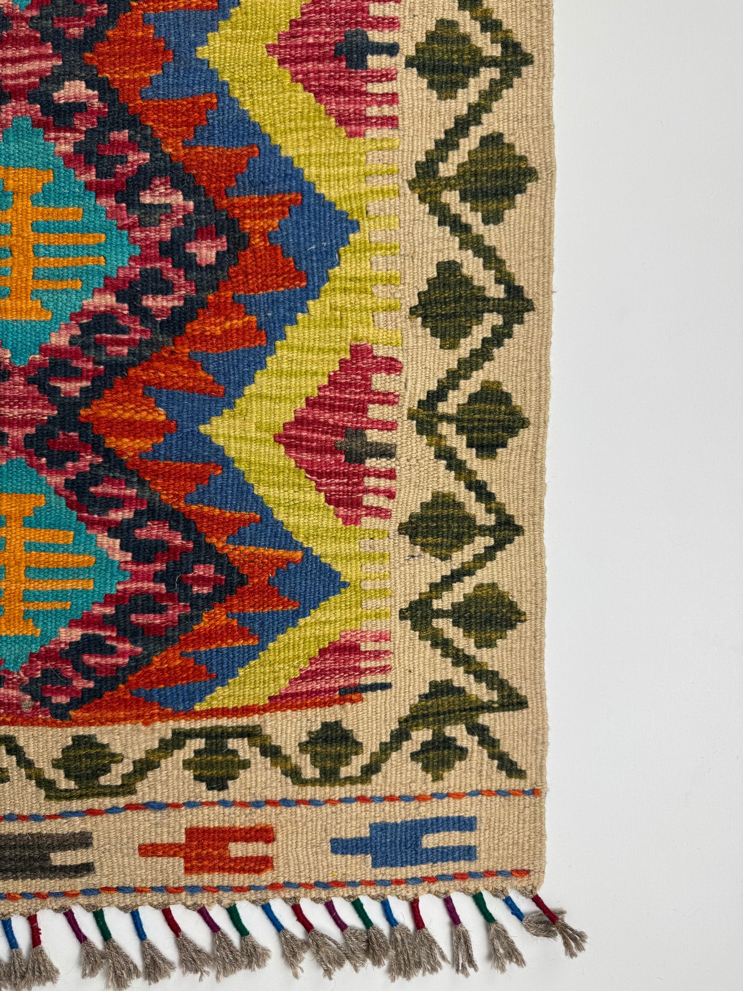 El Dokuma Renkli Küçük Kilim – Kırmızı Sarı Mavi Geometrik Desenli Otantik Halı (0.65 x 0.90 m) | Nomad Glow Serisi NG-0011