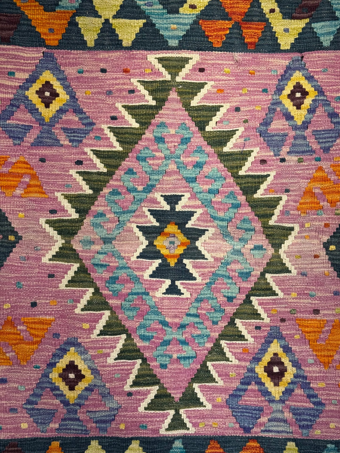 Nomad Glow El Dokuma Kilim – Pembe Zemin Çok Renkli Geometrik Otantik Kilim (0.88 x 1.23 m) | NG-0021