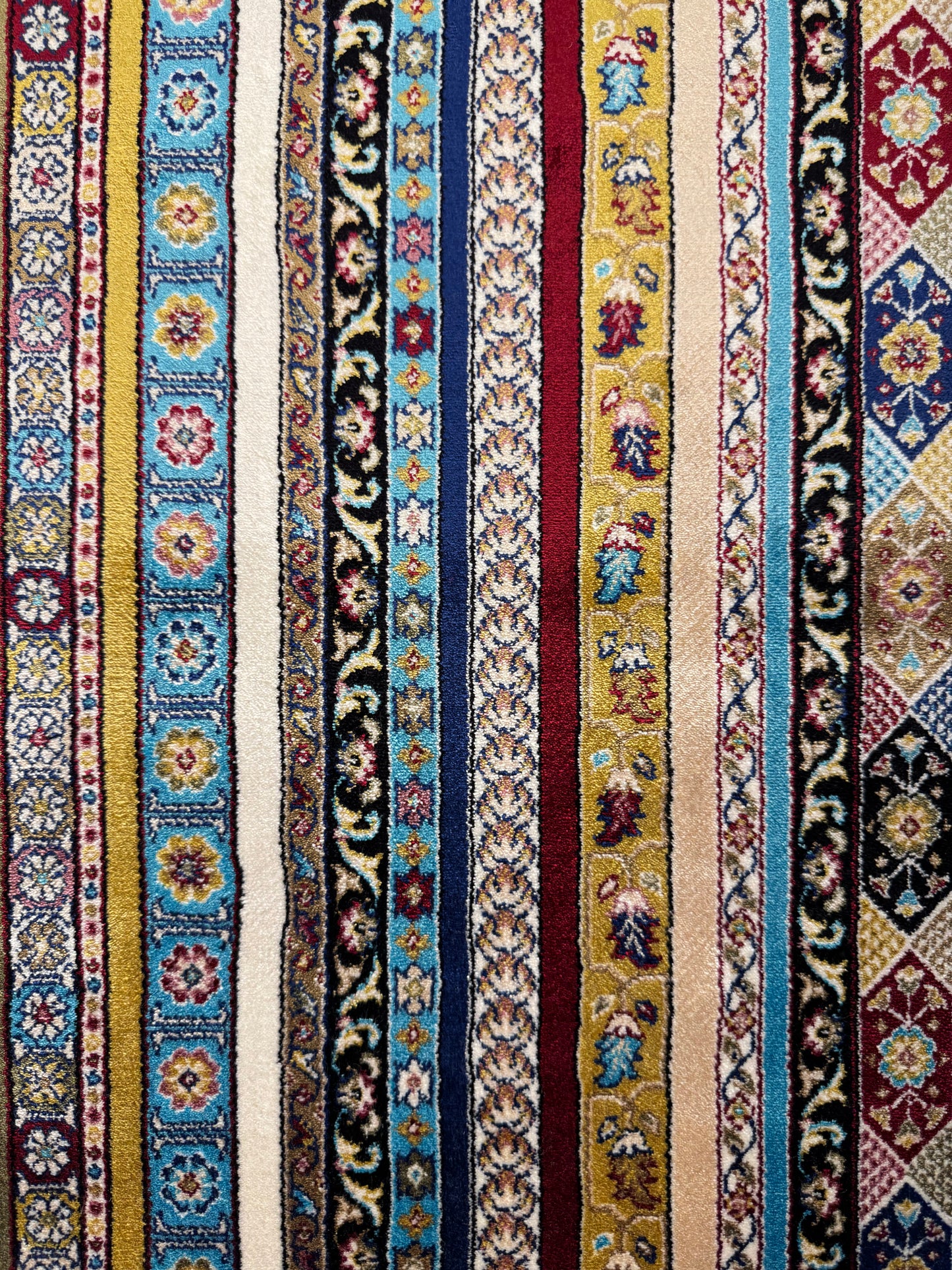 Silken Echo Halı – Mavi Kırmızı İpeksi Dokulu Çizgili Klasik Desenli Dekoratif Halı (0.80 x 1.25 m) | SE-0048