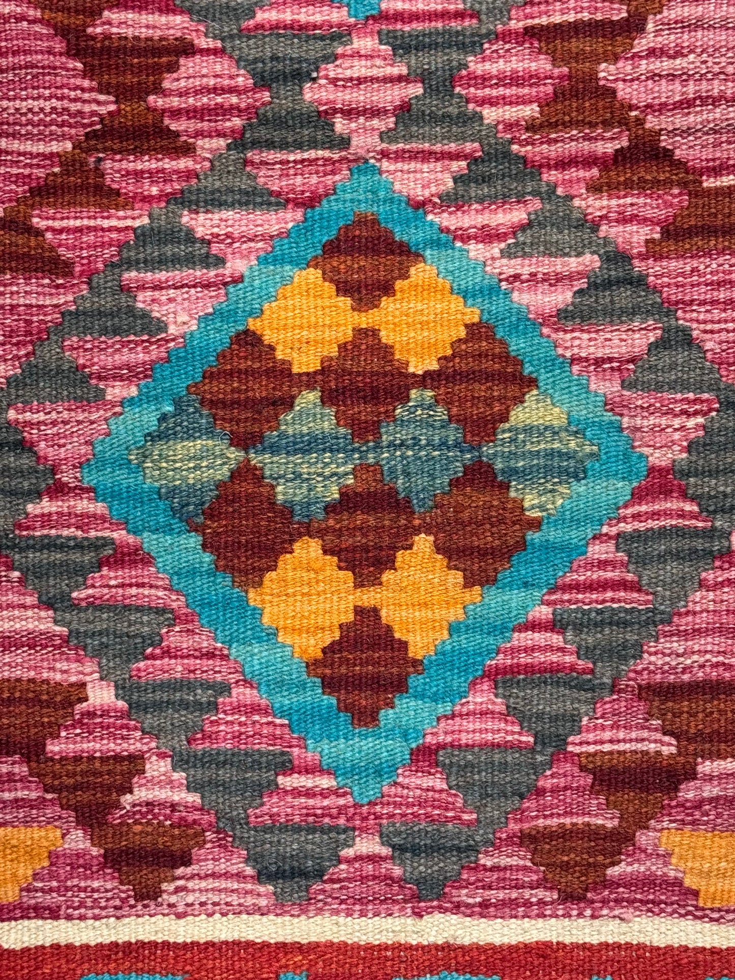 El Dokuma Kırmızı-Turkuaz Küçük Kilim – Etnik Desenli Dekoratif Otantik Halı (0.61 x 0.94 m) | Nomad Glow Serisi NG-0007