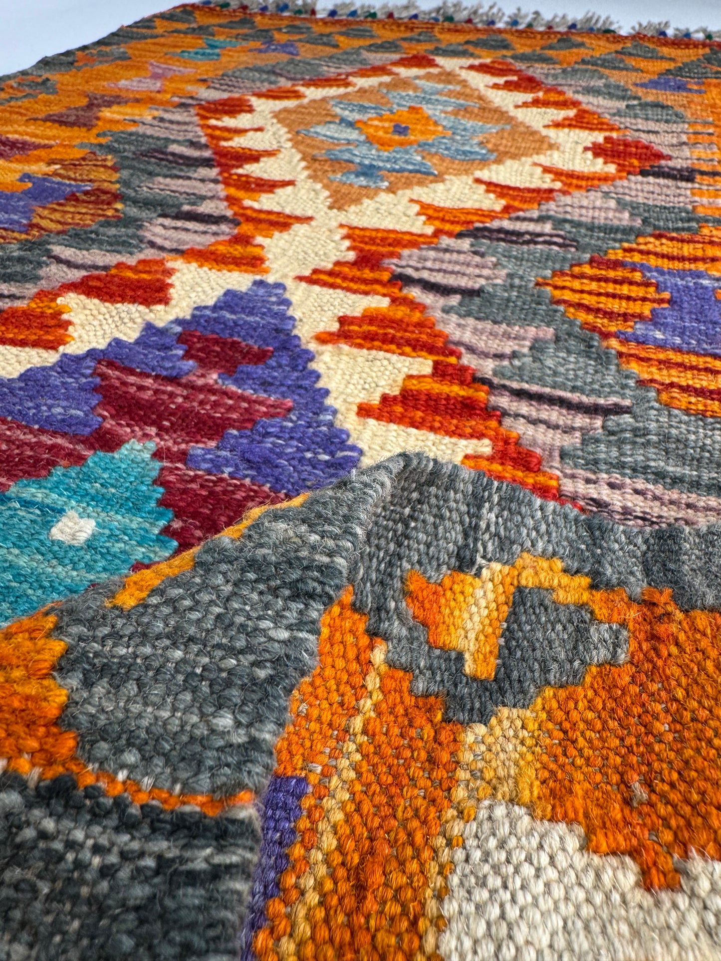 El Dokuma Turuncu-Gri Küçük Kilim – Etnik Desenli Dekoratif Otantik Halı (0.60 x 0.93 m) | Nomad Glow Serisi NG-0009