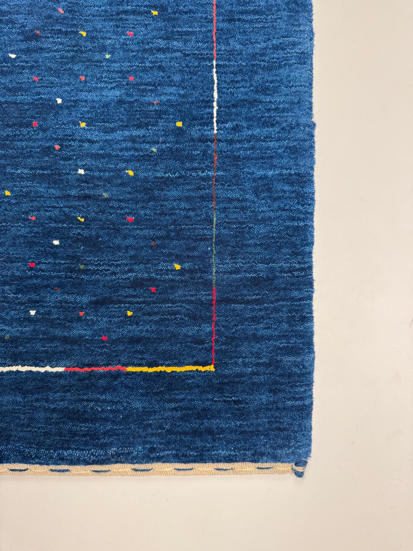 Color Loom El Dokuma Halı CL-0016 | Mavi Minimalist Motifli El Yapımı Türk Halısı, Modern Vintage Dekoratif Kilim