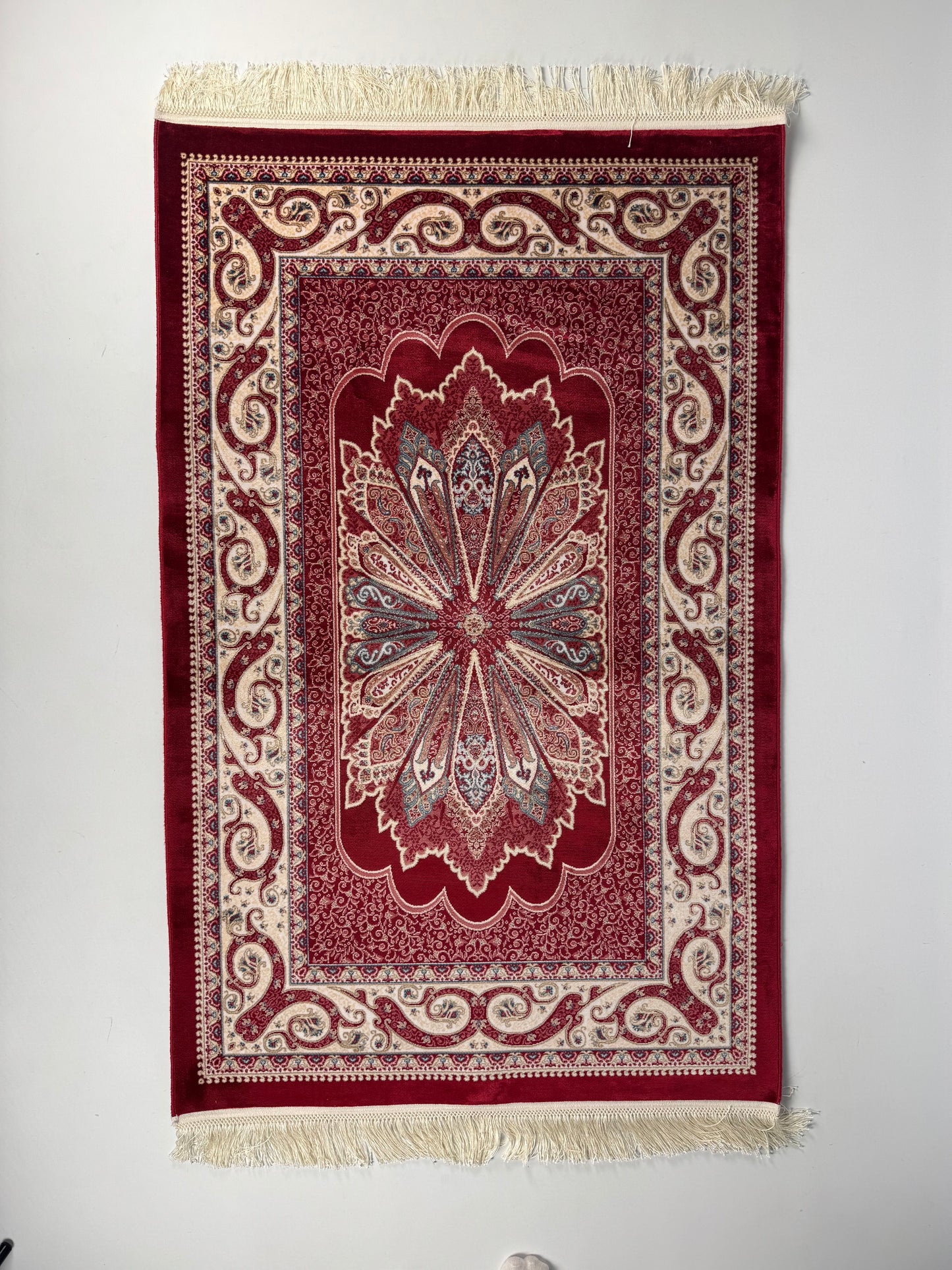 Silken Echo Halı – Bordo Krem İpeksi Dokulu Modern Dekoratif Halı (0.80 x 1.25 m) | SE-0046