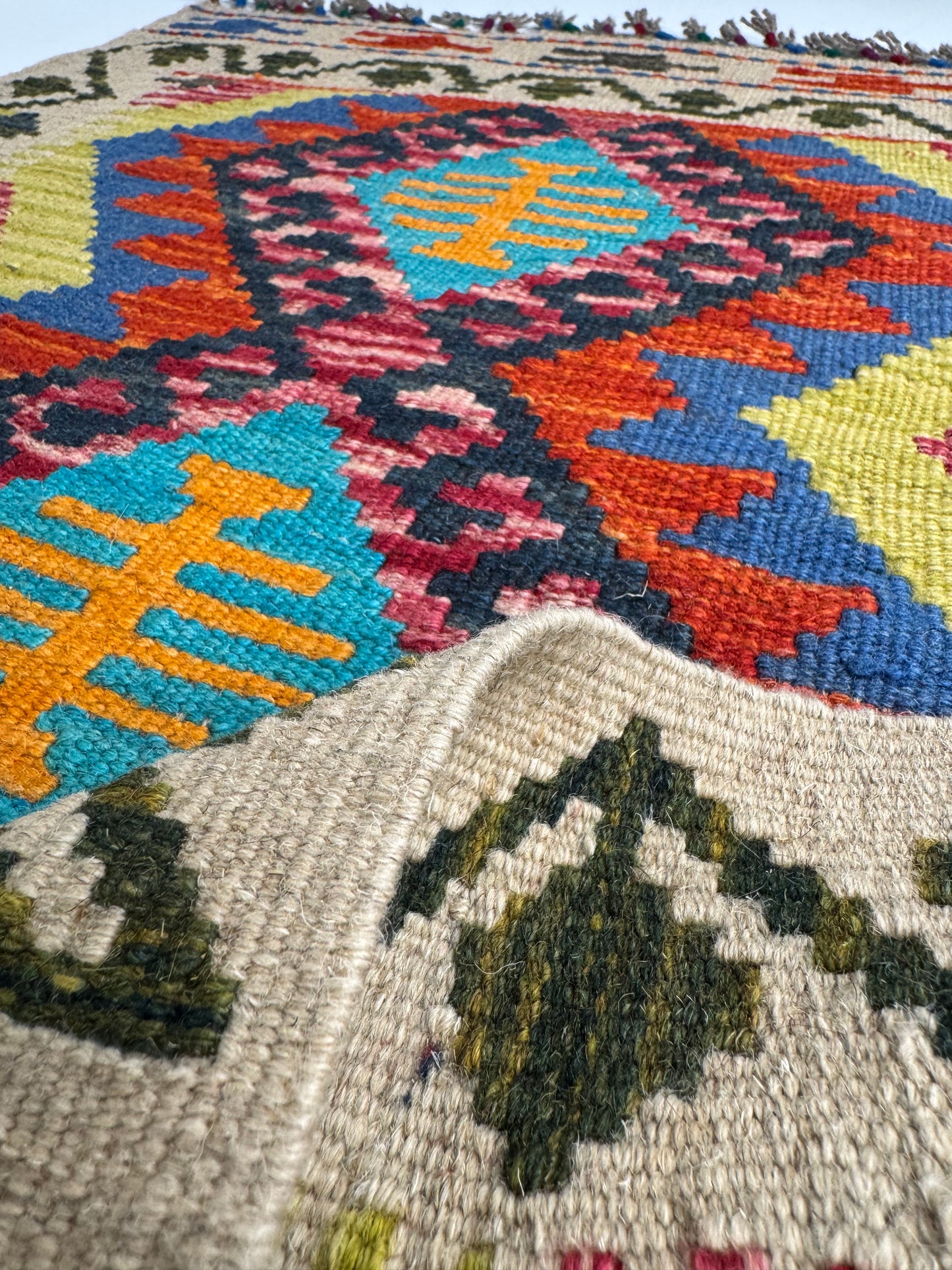 El Dokuma Renkli Küçük Kilim – Kırmızı Sarı Mavi Geometrik Desenli Otantik Halı (0.65 x 0.90 m) | Nomad Glow Serisi NG-0011