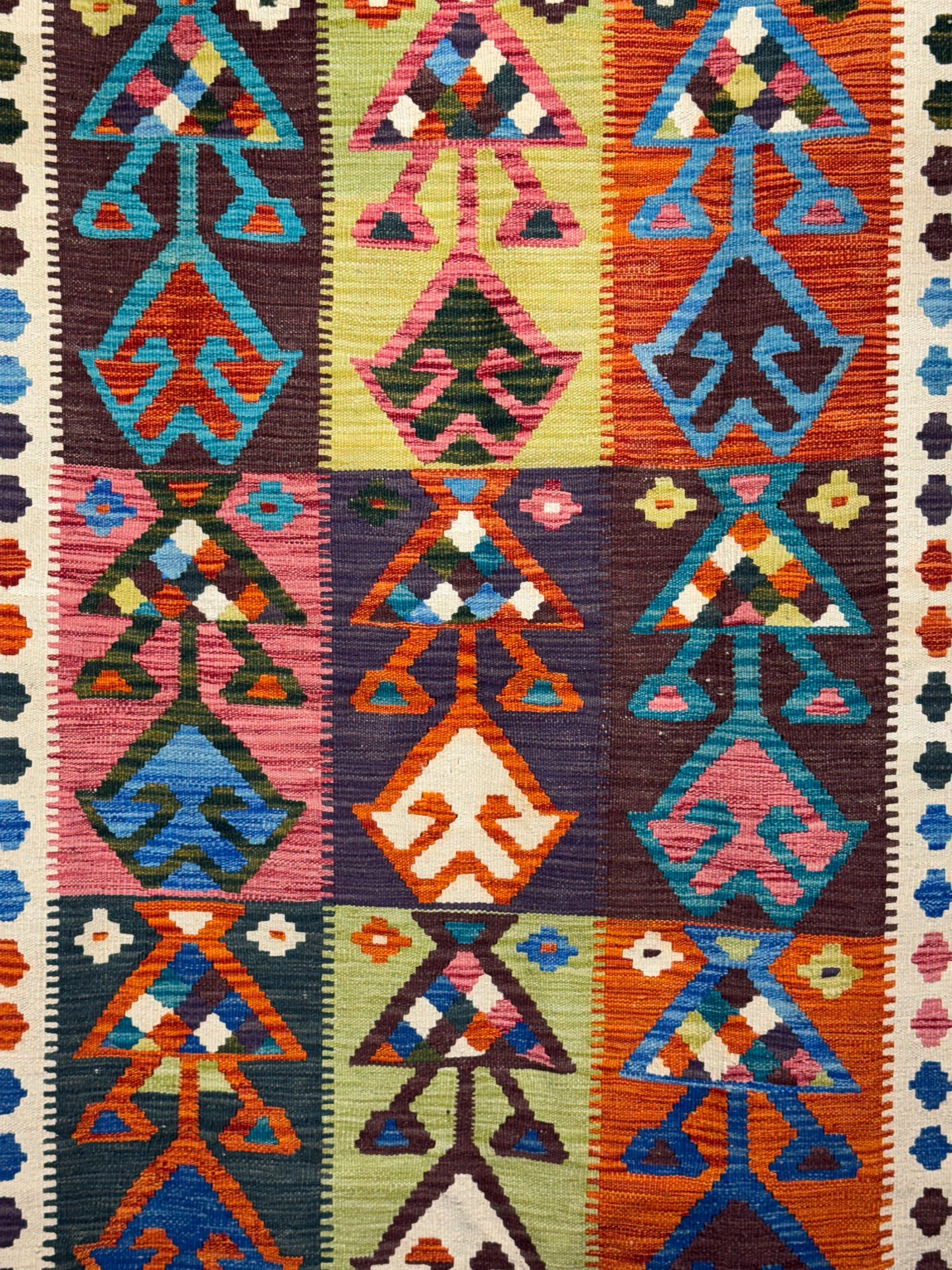 Nomad Glow El Dokuma Kilim – Mor Zeminli Canlı Renkli Geometrik Otantik Kilim (1.54 x 2.06 m) | NG-0029