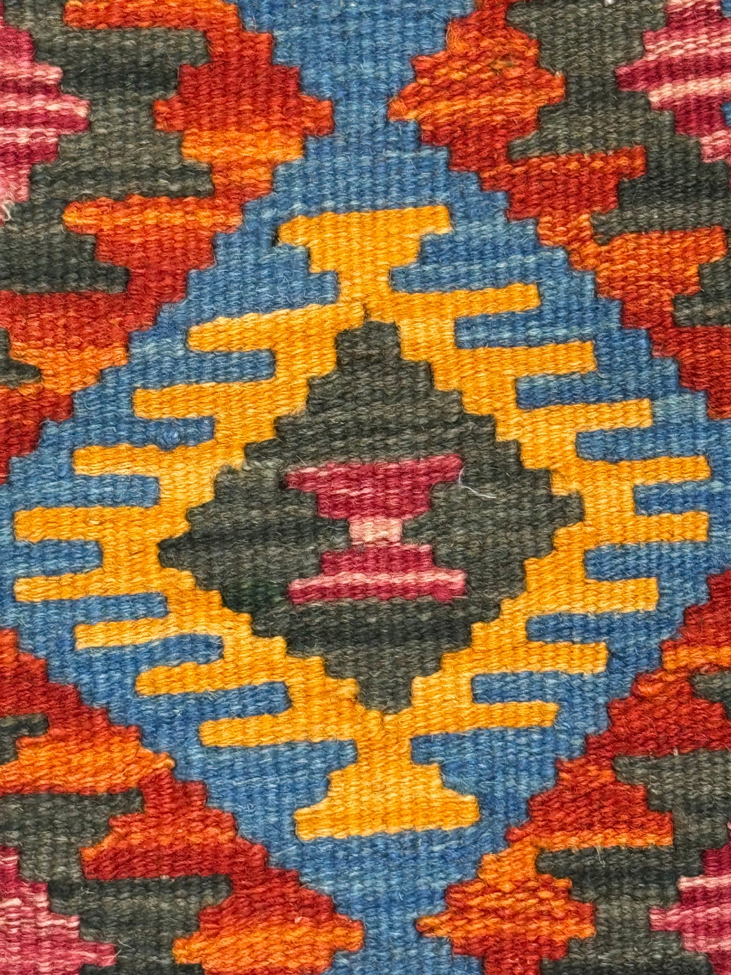 El Dokuma Kırmızı-Sarı Küçük Kilim – Canlı Geometrik Desenli Otantik Halı (0.64 x 0.90 m) | Nomad Glow Serisi NG-0008