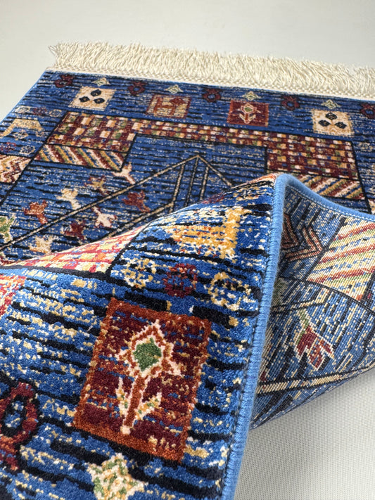 Silken Echo İpeksi Dokuma Halı – Lacivert Zeminli Geometrik ve Çiçek Motifli Küçük Halı (0.40 x 0.60 m) | SE-0037