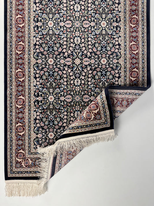 Silken Echo Halı – Siyah Krem İpeksi Dokulu Çiçek Desenli Klasik Dekoratif Halı (0.80 x 1.25 m) | SE-0052