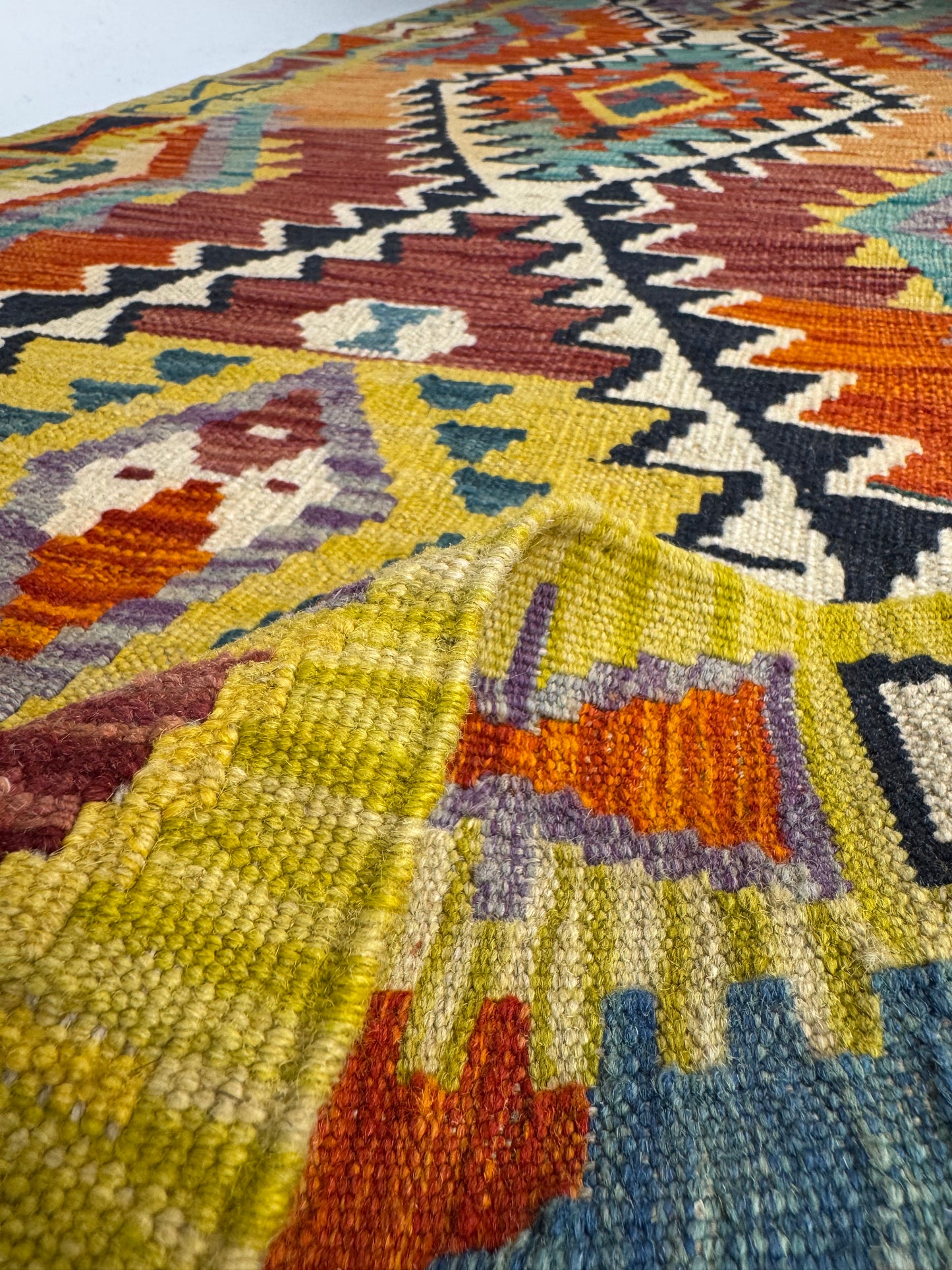Nomad Glow El Dokuma Kilim – Sarı, Turuncu ve Mavi Geometrik Desenli Otantik Kilim (0.83 x 2.88 m) | NG-0026