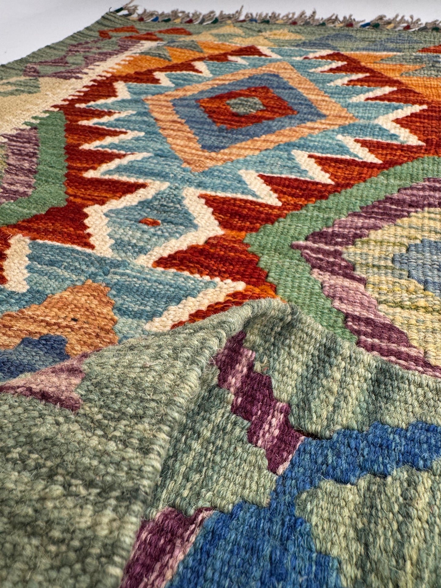El Dokuma Çok Renkli Küçük Kilim – Kırmızı Turuncu Mavi Geometrik Desenli Otantik Halı (0.57 x 0.91 m) | Nomad Glow Serisi NG-0012