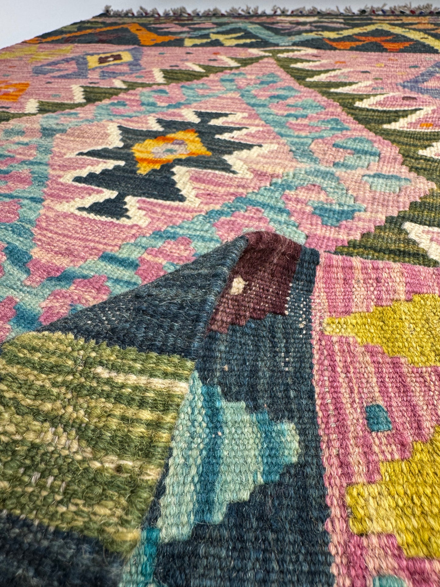 Nomad Glow El Dokuma Kilim – Pembe Zemin Çok Renkli Geometrik Otantik Kilim (0.88 x 1.23 m) | NG-0021