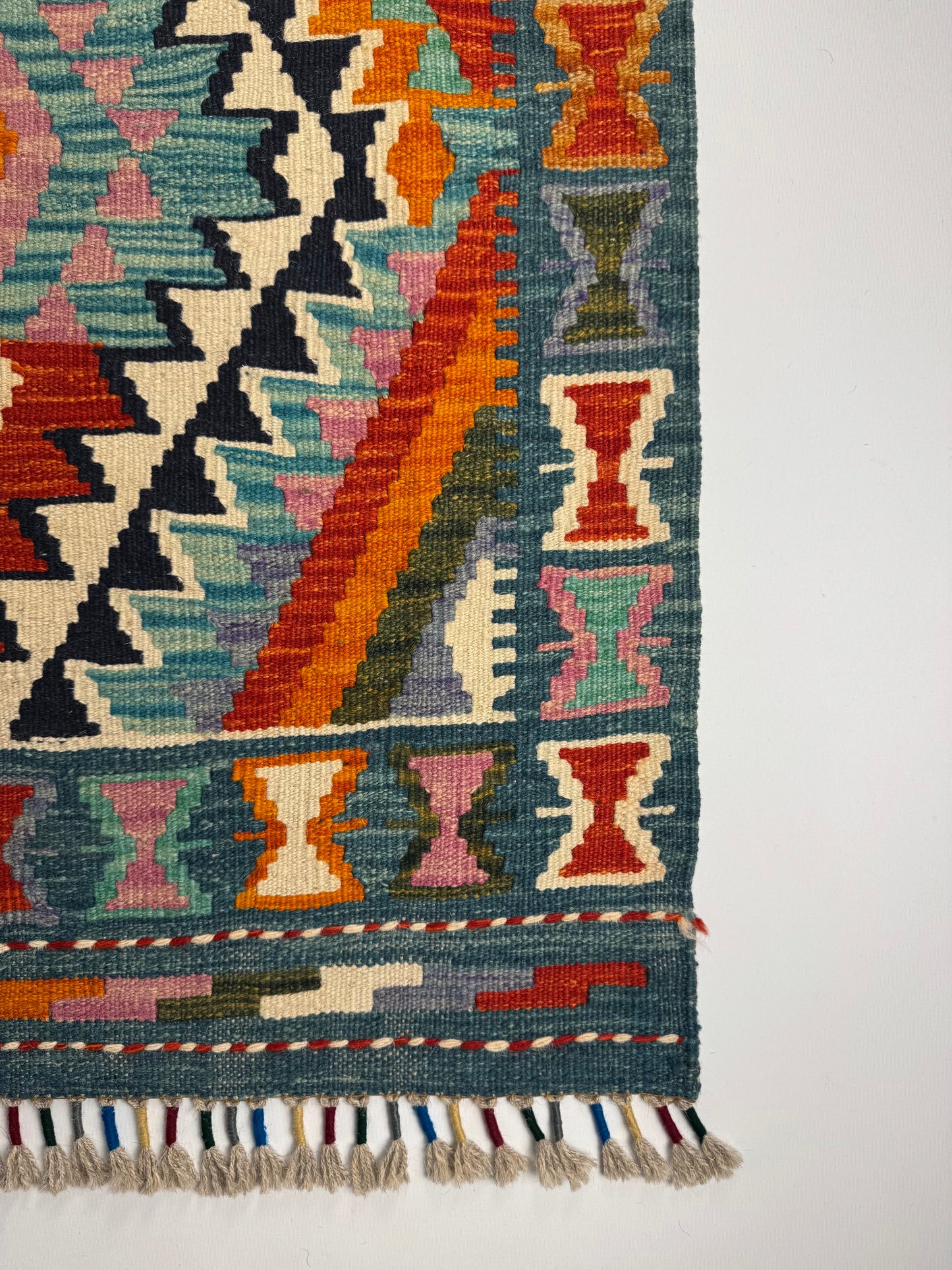 Nomad Glow El Dokuma Kilim – Canlı Geometrik ve Etnik Desenli Otantik Kilim (0.82 x 2.81 m) | NG-0027