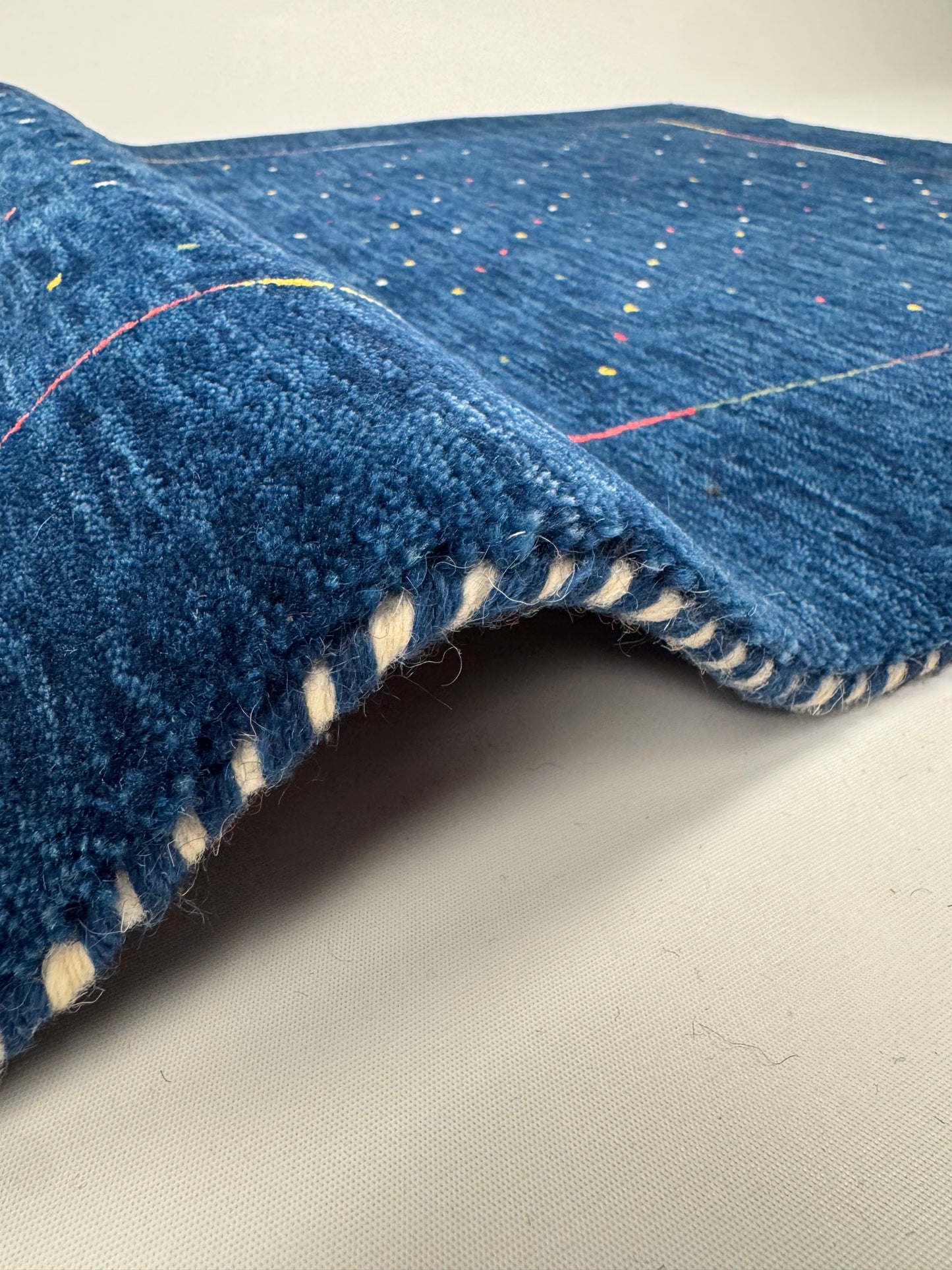 Color Loom El Dokuma Halı CL-0016 | Mavi Minimalist Motifli El Yapımı Türk Halısı, Modern Vintage Dekoratif Kilim