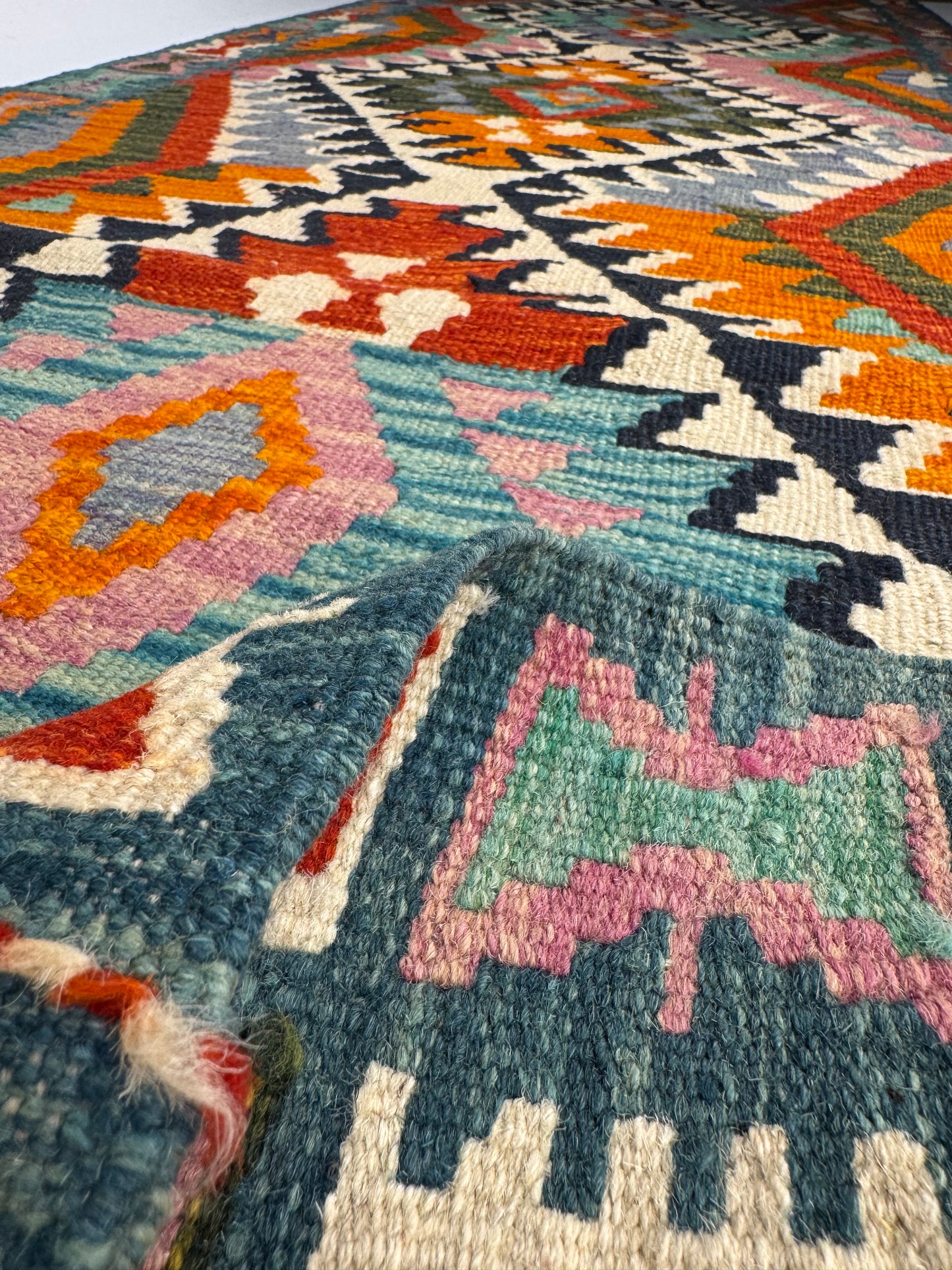 Nomad Glow El Dokuma Kilim – Canlı Geometrik ve Etnik Desenli Otantik Kilim (0.82 x 2.81 m) | NG-0027
