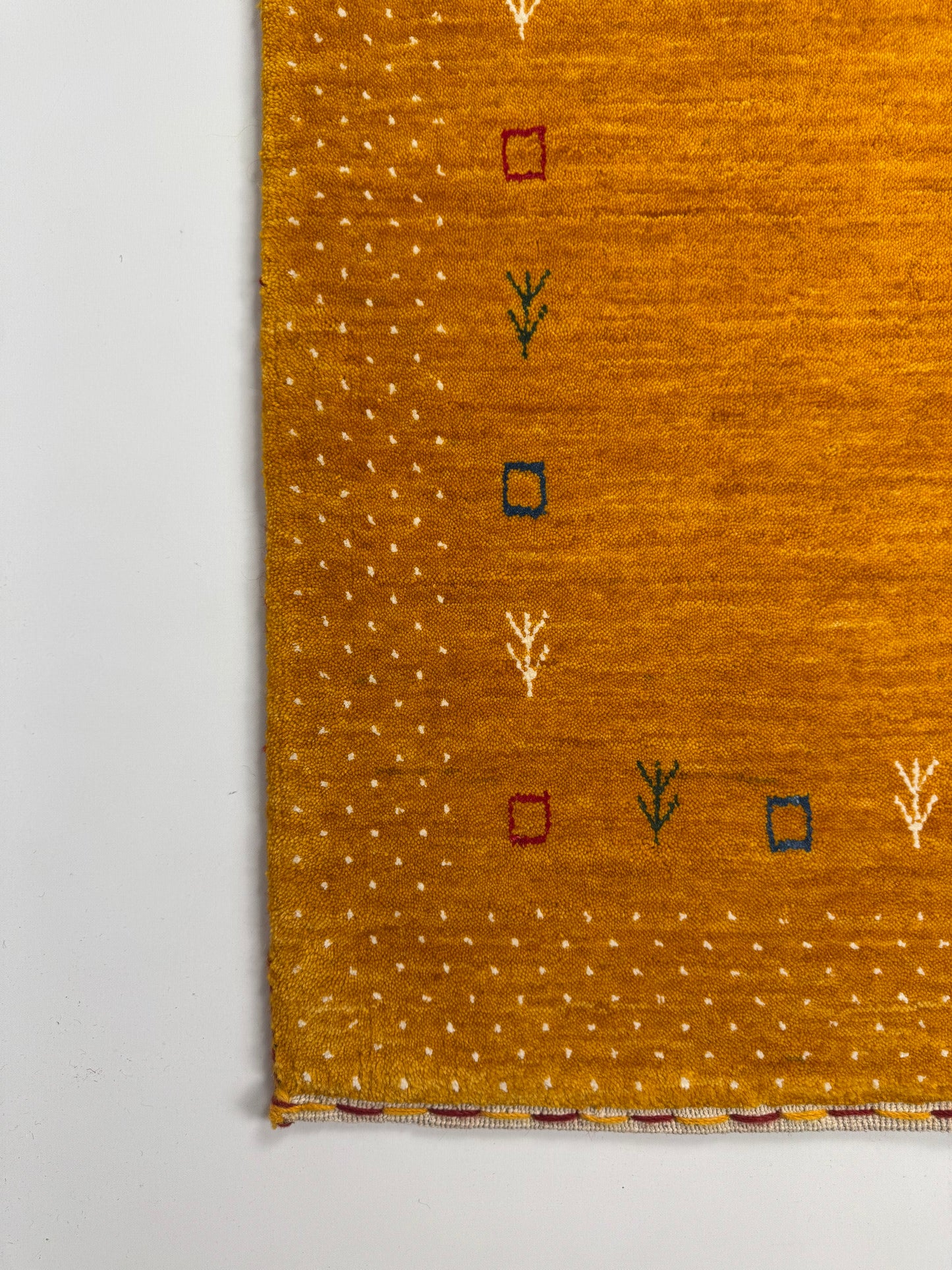 Color Loom El Dokuma Halı CL-0012 | Sarı Motifli El Yapımı Türk Halısı, Modern Vintage Dekoratif Kilim