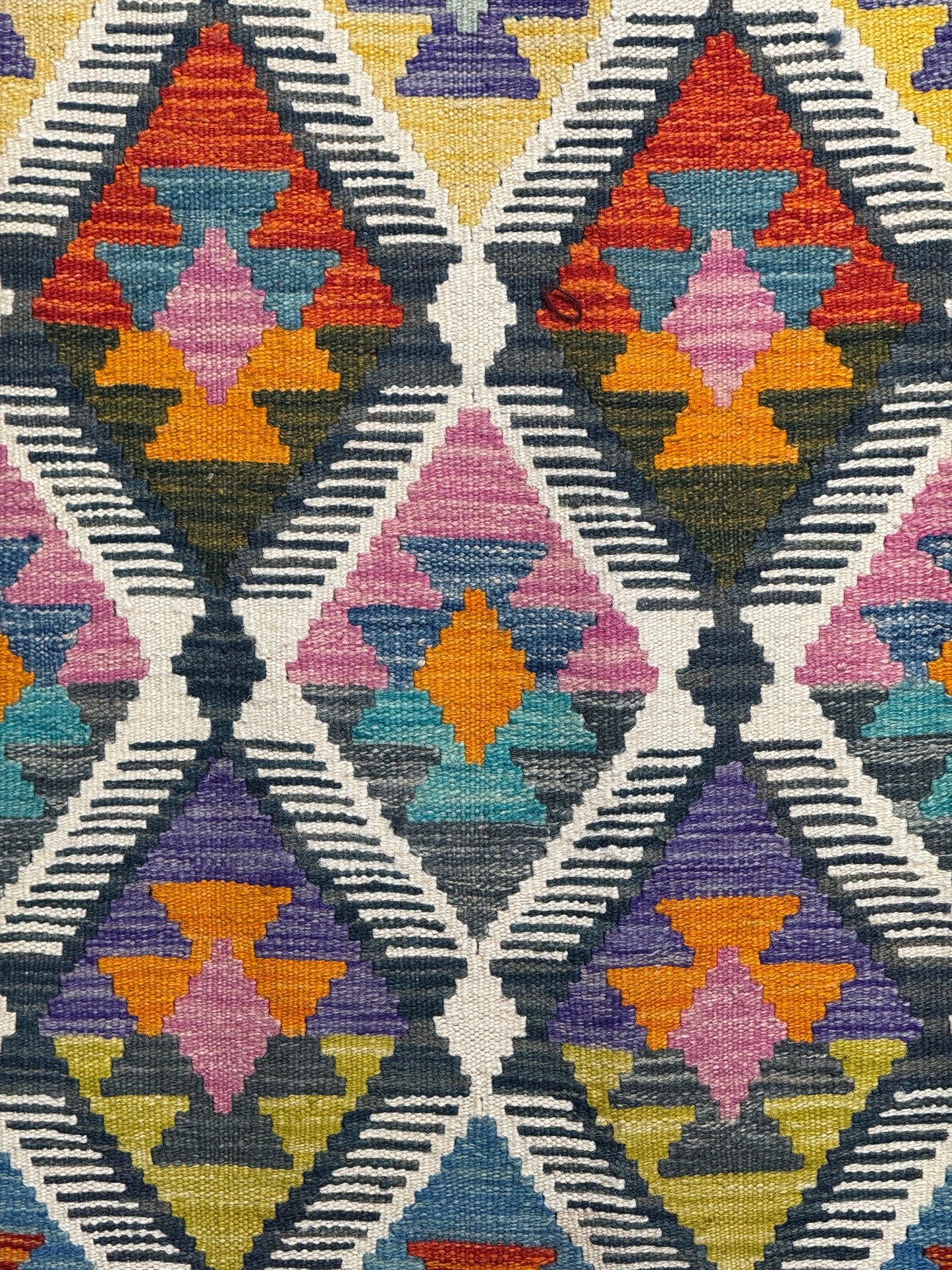 Nomad Glow El Dokuma Kilim – Çok Renkli Elmas Motifli Geniş Otantik Kilim (1.68 x 2.47 m) | NG-0036
