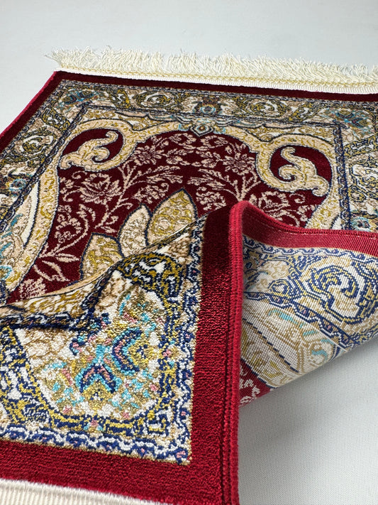 Silken Echo İpeksi Dokuma Halı – Bordo Zeminli Zarif Çiçek Motifli Küçük Halı (0.40 x 0.60 m) | SE-0036