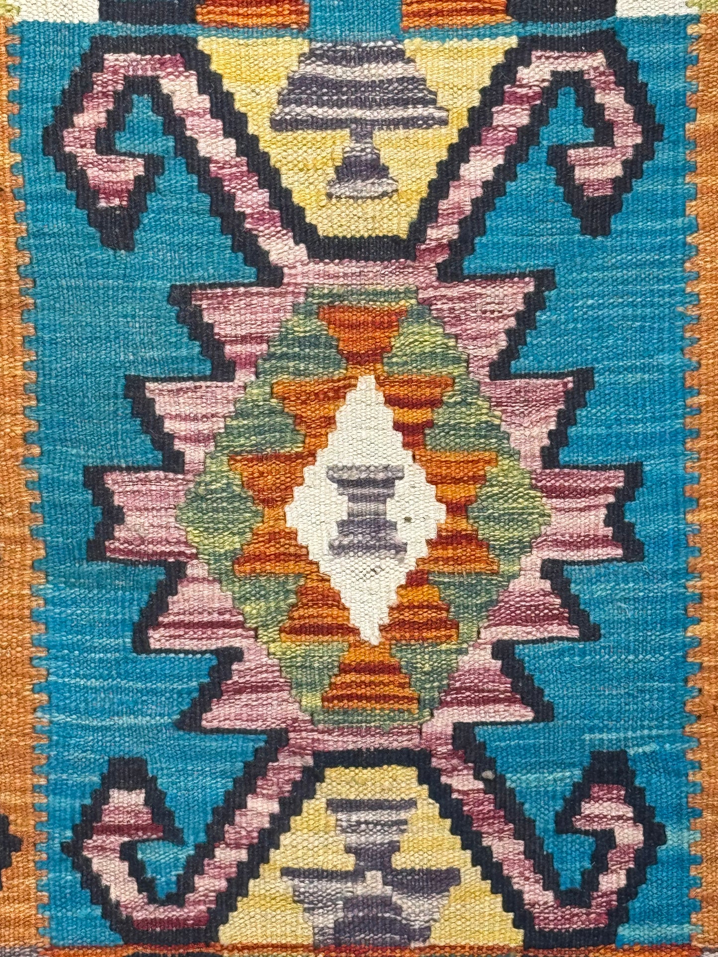 Nomad Glow El Dokuma Kilim – Sarı Zeminli Canlı Geometrik Desenli Otantik Kilim (1.29 x 2.02 m) | NG-0025