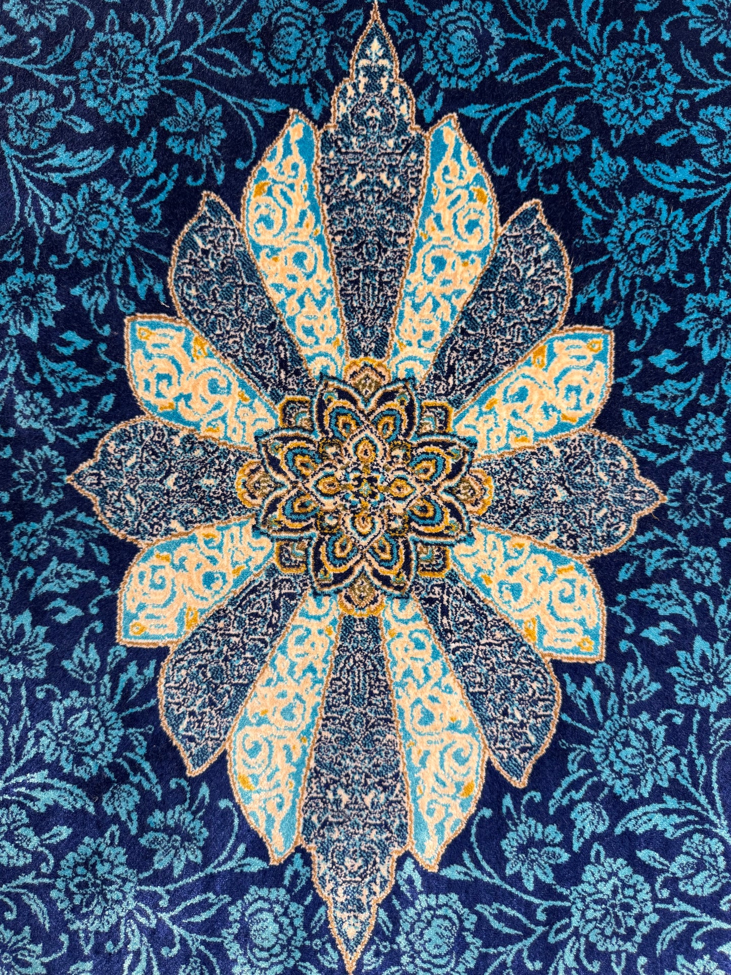 Silken Echo Halı – Mavi Krem İpeksi Dokulu Çiçek Motifli Klasik Dekoratif Halı (0.80 x 1.25 m) | SE-0055