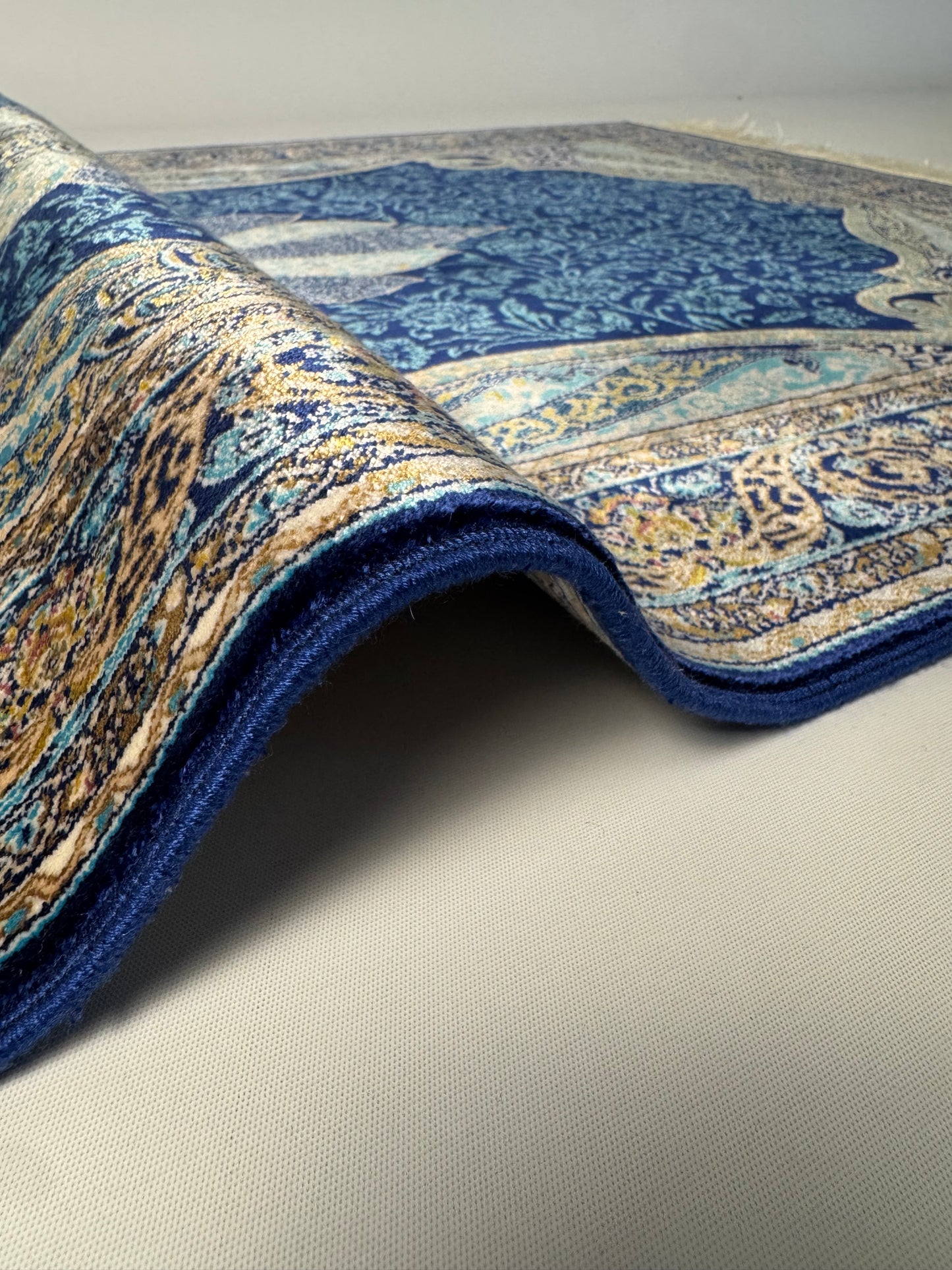 Silken Echo Halı – Mavi Krem İpeksi Dokulu Çiçek Motifli Klasik Dekoratif Halı (0.80 x 1.25 m) | SE-0055