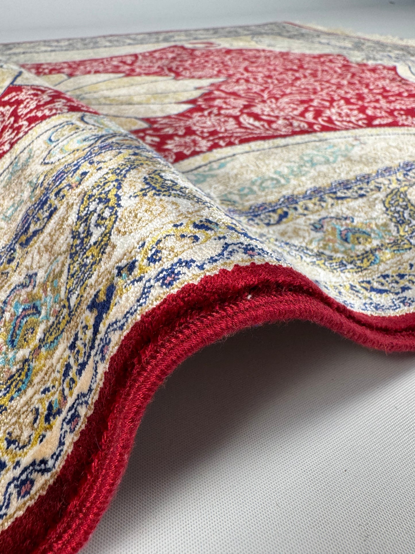 Silken Echo Halı – Bordo Krem İpeksi Dokulu Büyük Motifli Klasik Desenli Dekoratif Halı (0.80 x 1.25 m) | SE-0049
