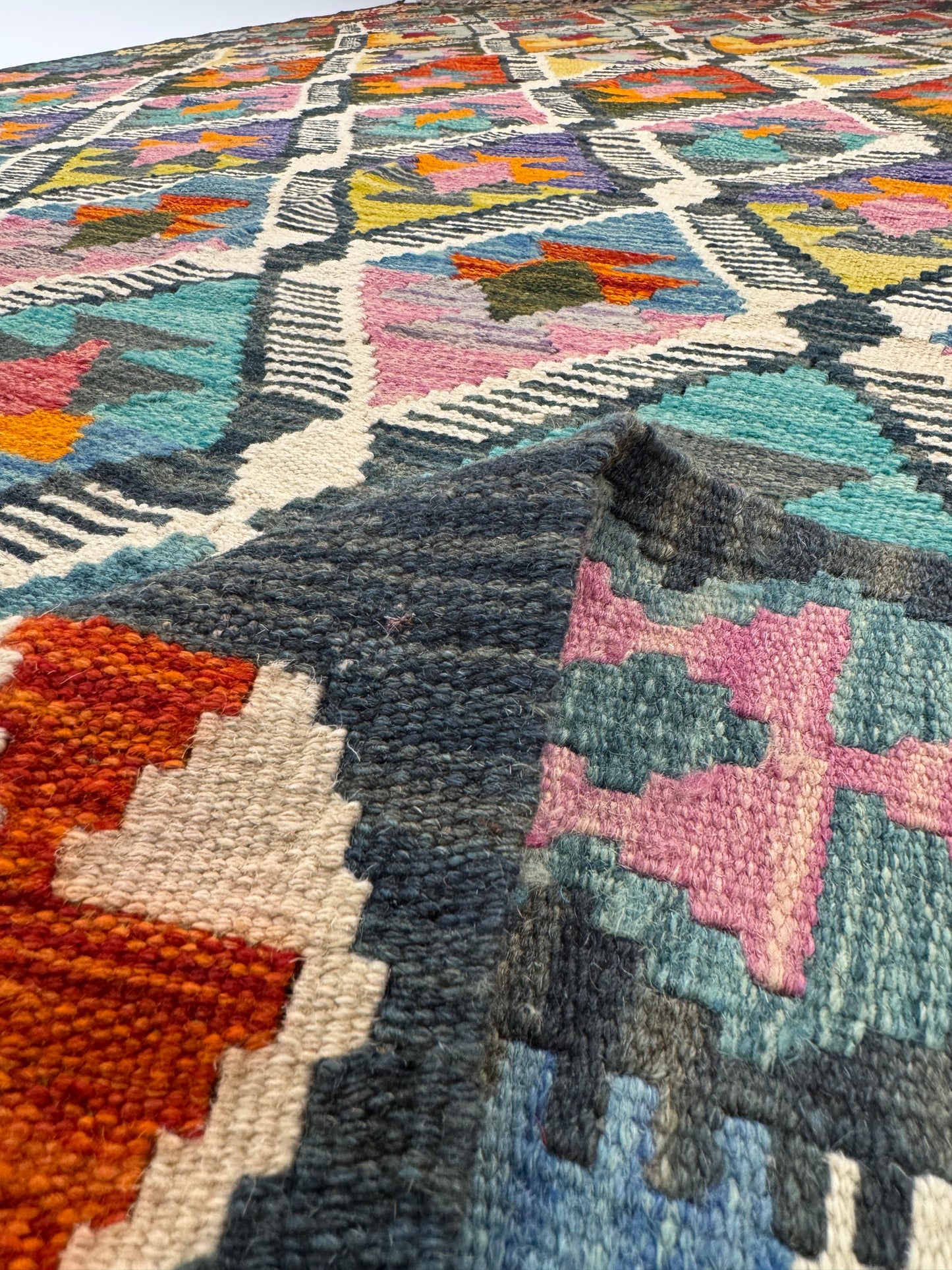 Nomad Glow El Dokuma Kilim – Çok Renkli Elmas Motifli Geniş Otantik Kilim (1.68 x 2.47 m) | NG-0036