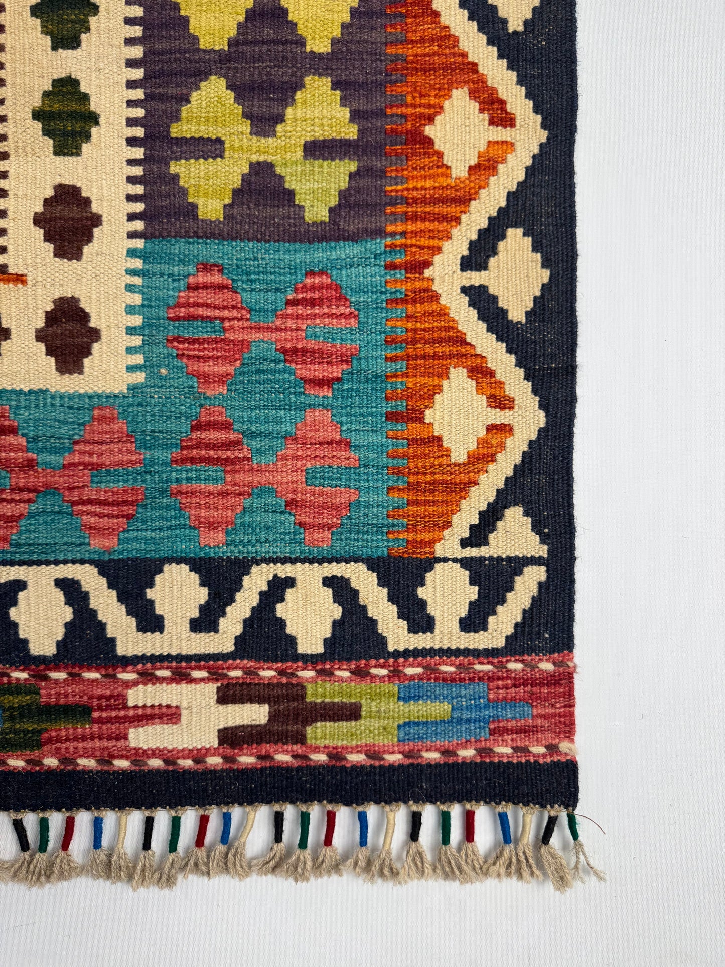 Nomad Glow El Dokuma Kilim – Mor Zeminli Canlı Renkli Geometrik Otantik Kilim (1.54 x 2.06 m) | NG-0029