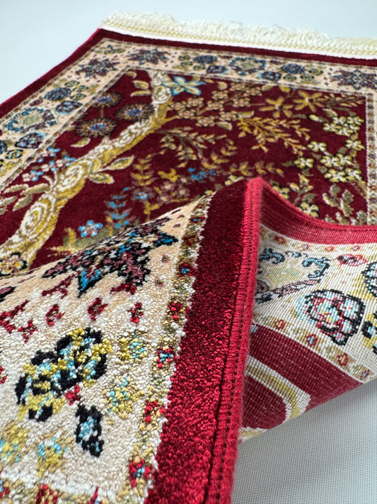 Silken Echo İpeksi Dokuma Halı – Kırmızı Zeminli Ceylan ve Doğa Motifli Küçük Halı (0.40 x 0.60 m) | SE-0032