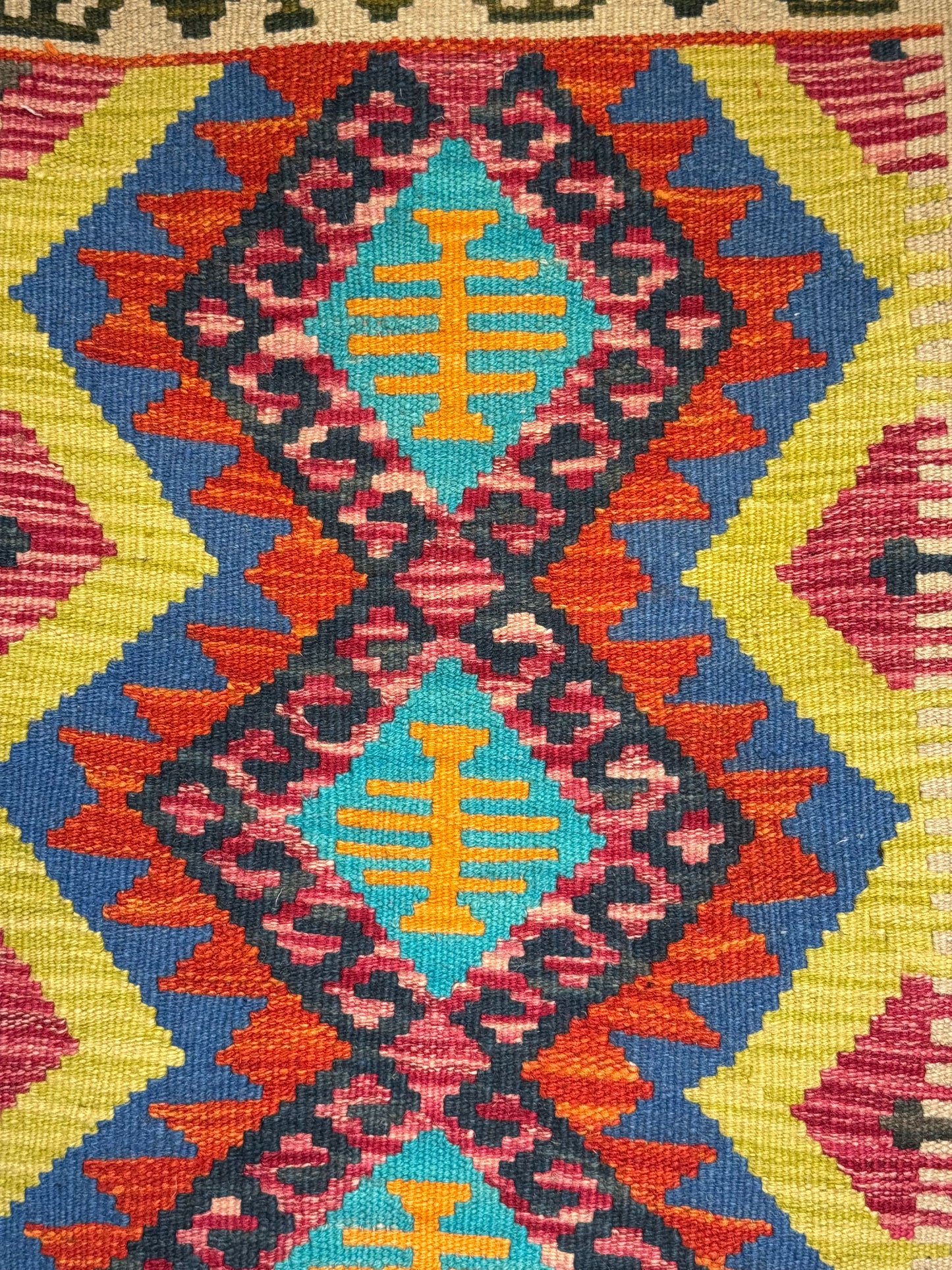 El Dokuma Renkli Küçük Kilim – Kırmızı Sarı Mavi Geometrik Desenli Otantik Halı (0.65 x 0.90 m) | Nomad Glow Serisi NG-0011