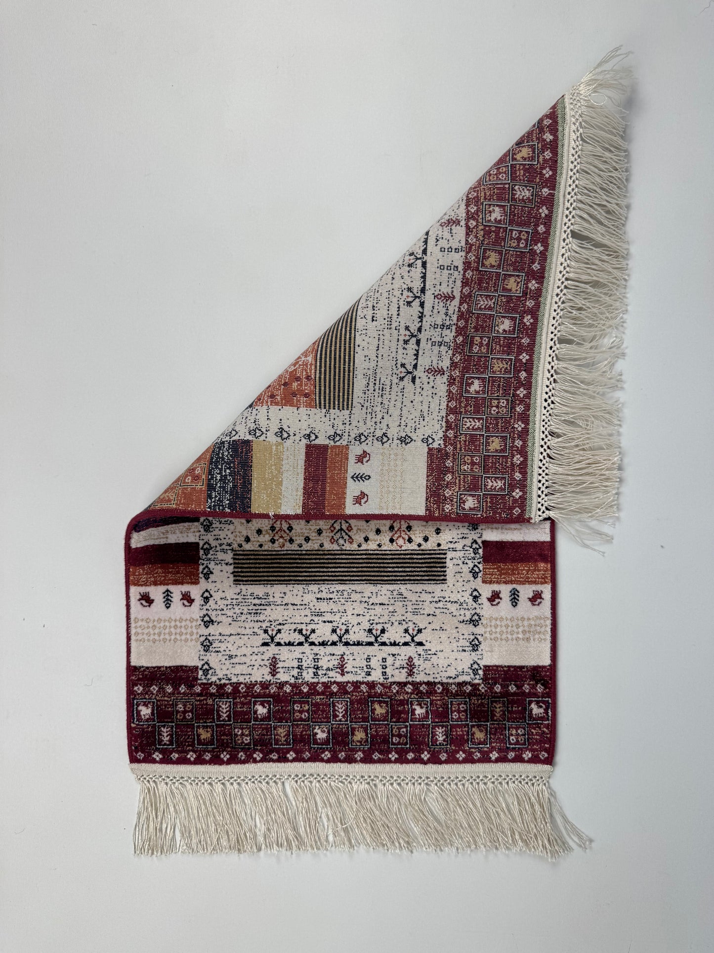 Silken Echo İpeksi Dokuma Halı – Etnik Patchwork Desenli Bordo ve Krem Halı (0.40 x 0.60 m) | SE-0039