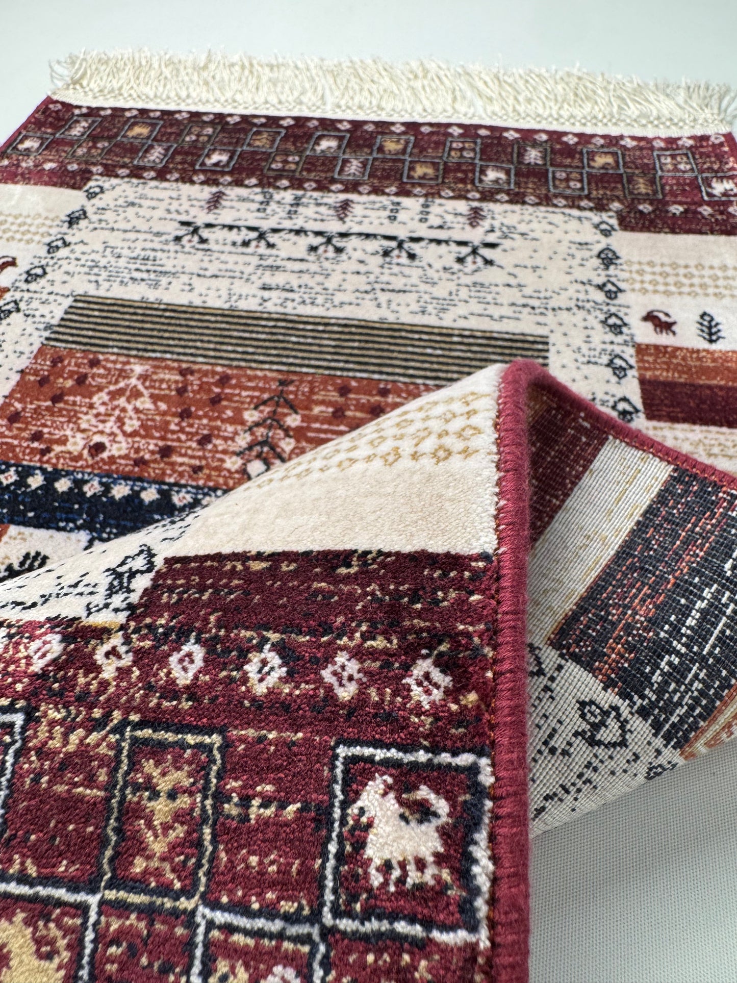 Silken Echo İpeksi Dokuma Halı – Etnik Patchwork Desenli Bordo ve Krem Halı (0.40 x 0.60 m) | SE-0039