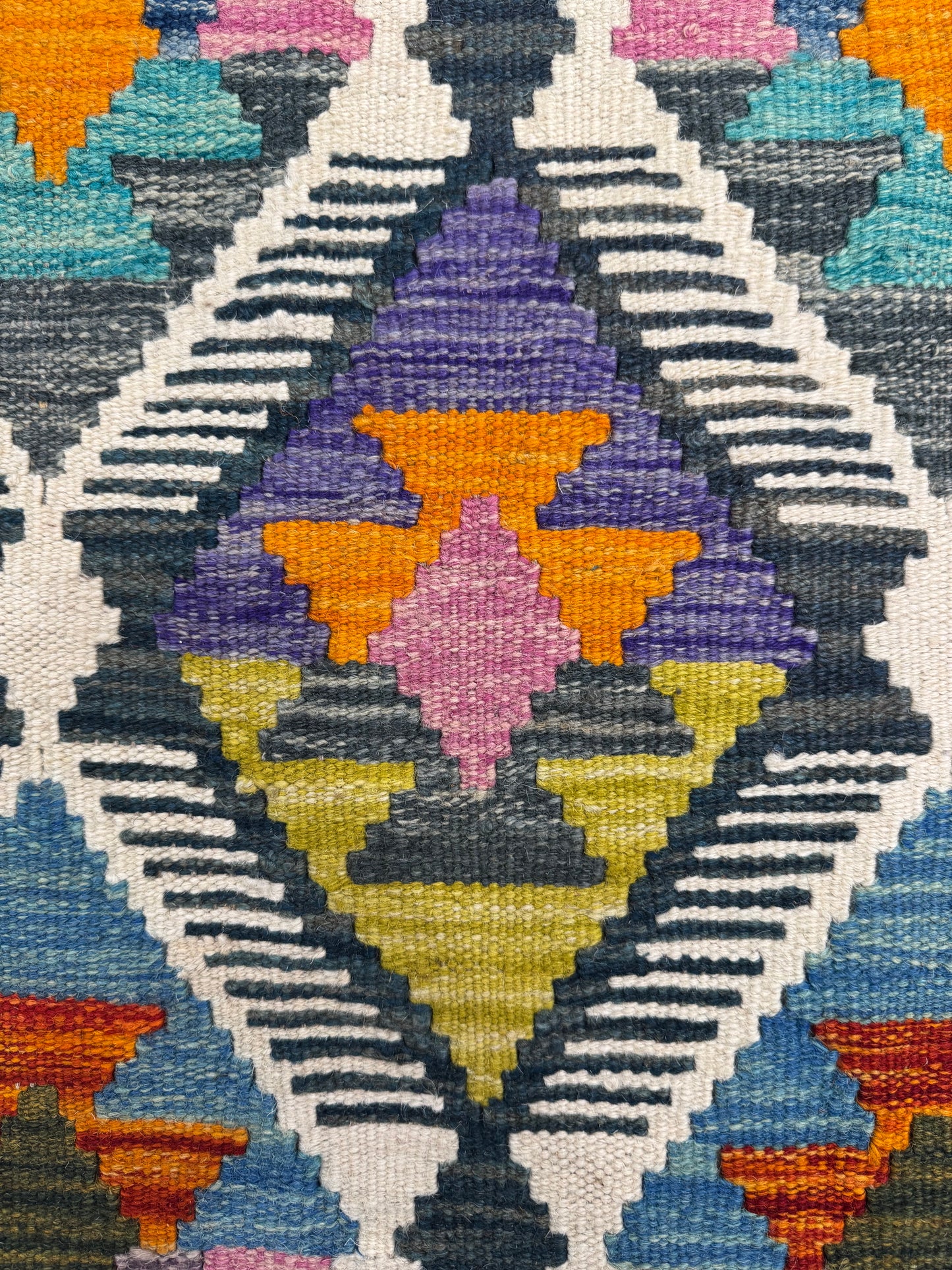 Nomad Glow El Dokuma Kilim – Çok Renkli Elmas Motifli Geniş Otantik Kilim (1.68 x 2.47 m) | NG-0036