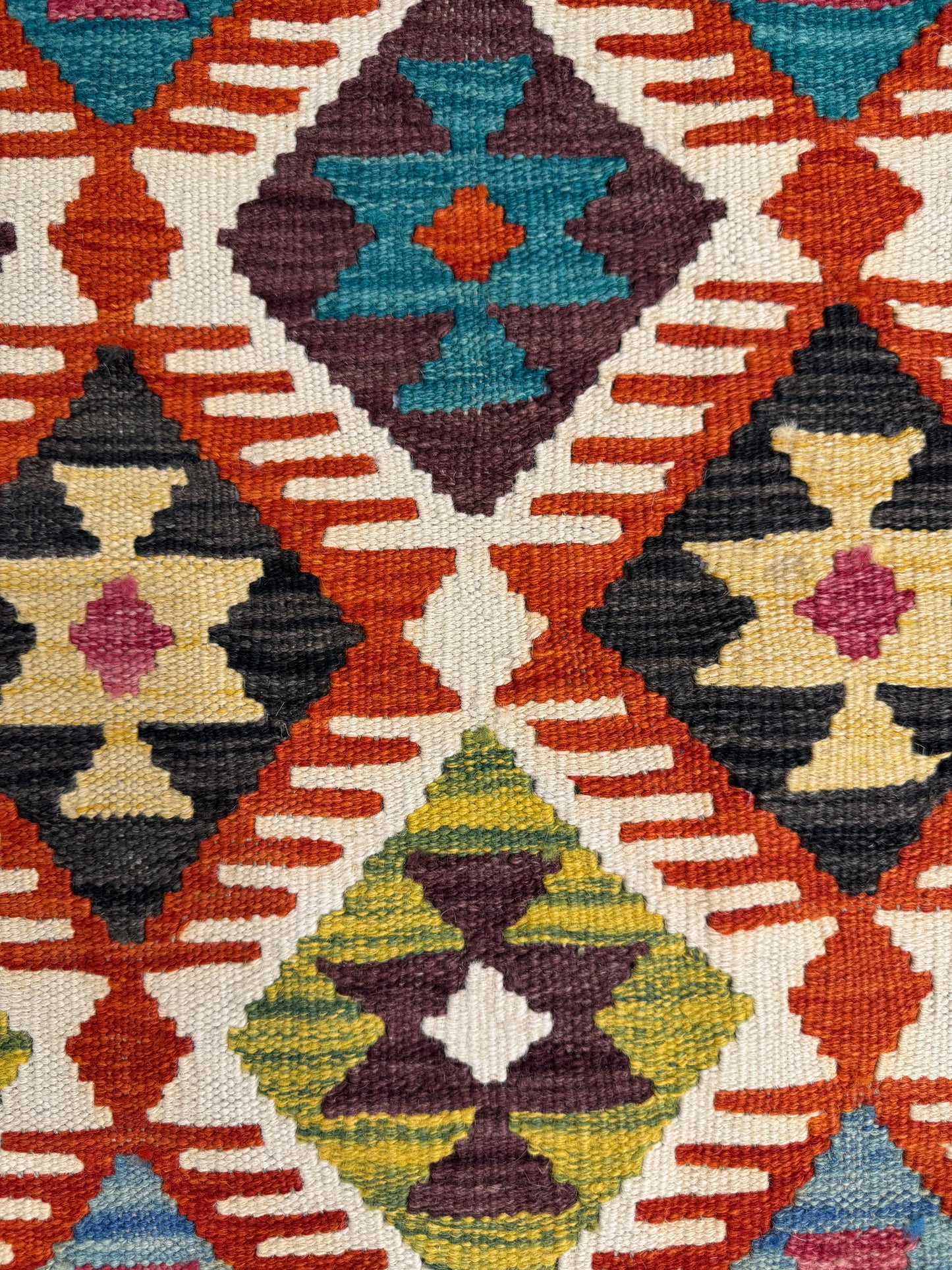 Nomad Glow El Dokuma Kilim – Sarı Zeminli Kırmızı ve Mavi Elmas Desenli Otantik Kilim (1.22 x 1.80 m) | NG-0031