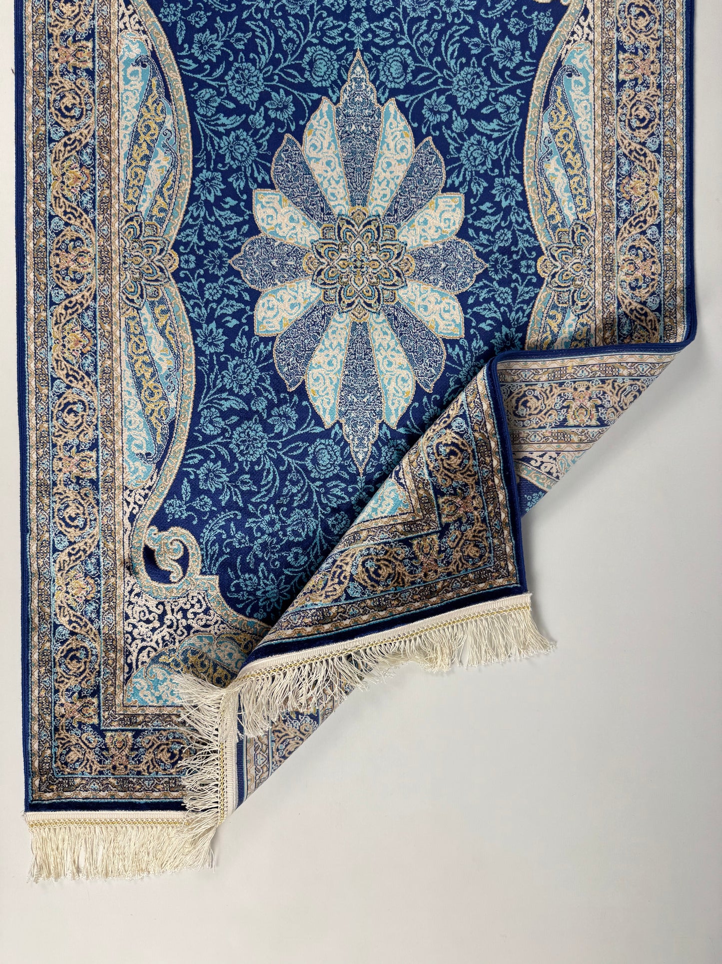 Silken Echo Halı – Mavi Krem İpeksi Dokulu Çiçek Motifli Klasik Dekoratif Halı (0.80 x 1.25 m) | SE-0055