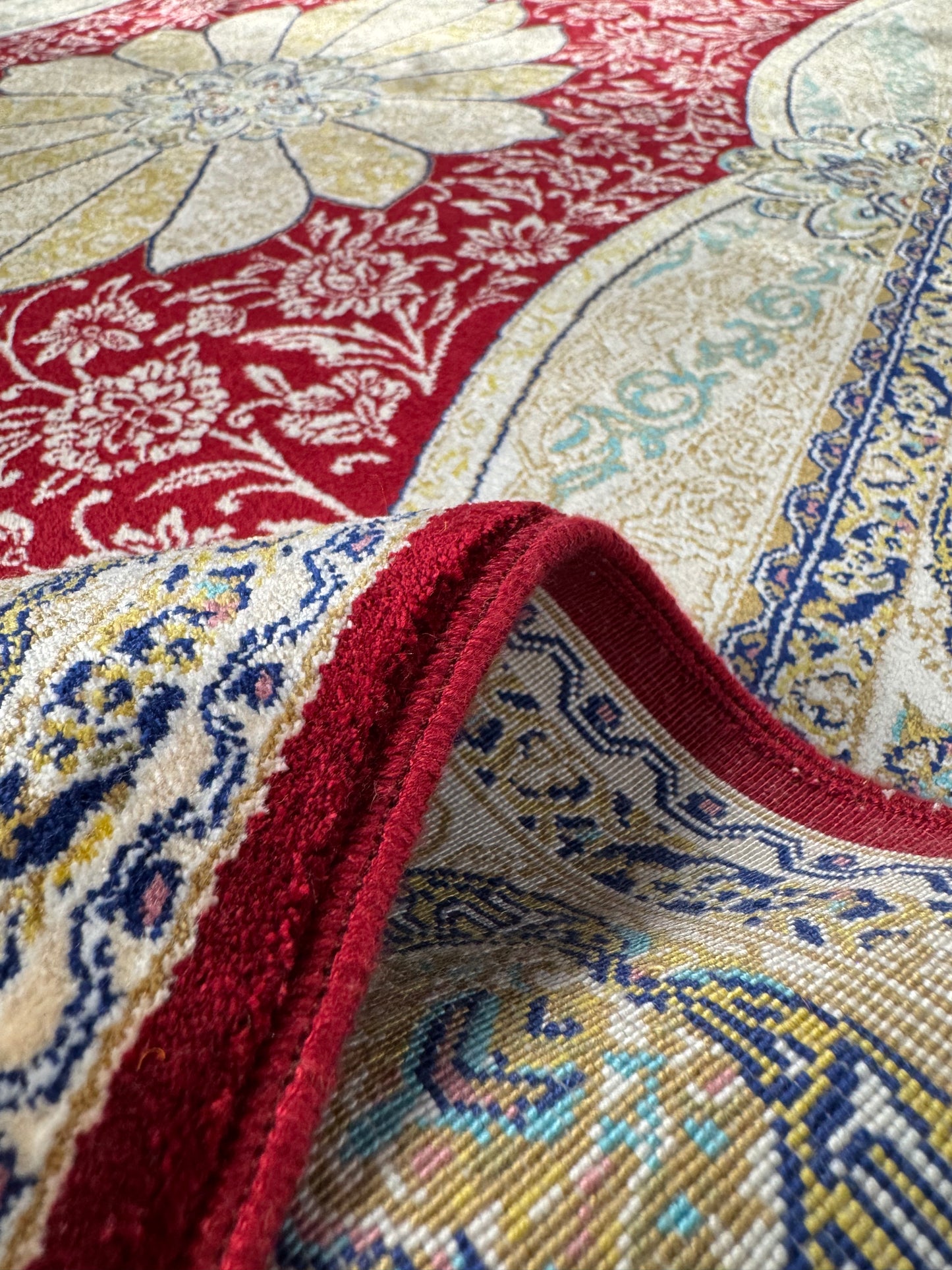 Silken Echo Halı – Bordo Krem İpeksi Dokulu Büyük Motifli Klasik Desenli Dekoratif Halı (0.80 x 1.25 m) | SE-0049
