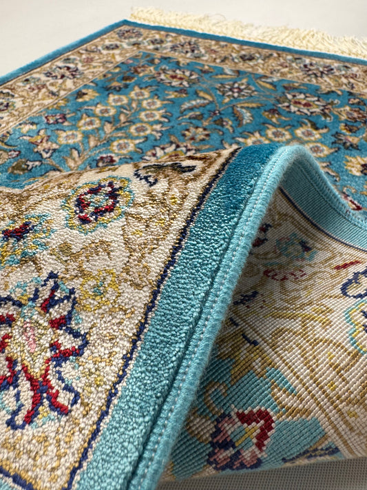 Silken Echo İpeksi Dokuma Halı – Turkuaz Zeminli Çiçek Motifli Küçük Halı (0.40 x 0.60 m) | SE-0031
