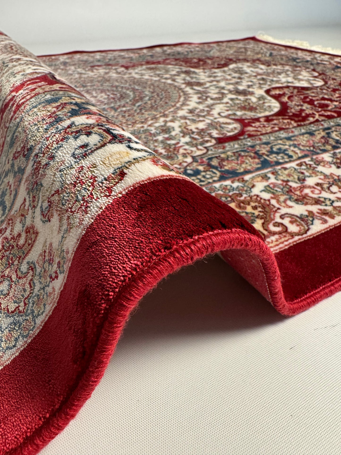 Silken Echo Halı – Bordo Mavi Krem İpeksi Dokulu Medallion Desenli Klasik Dekoratif Halı (0.80 x 1.25 m) | SE-0053