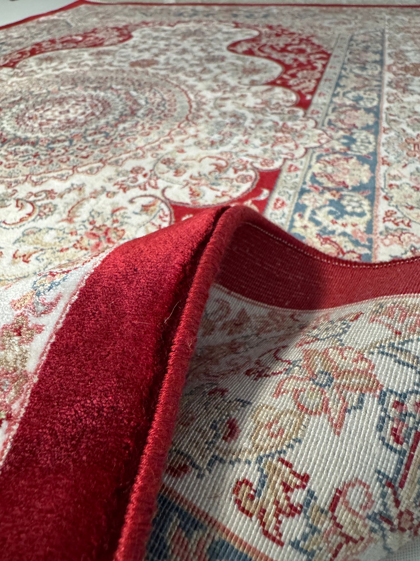 Silken Echo Halı – Bordo Mavi Krem İpeksi Dokulu Medallion Desenli Klasik Dekoratif Halı (0.80 x 1.25 m) | SE-0053