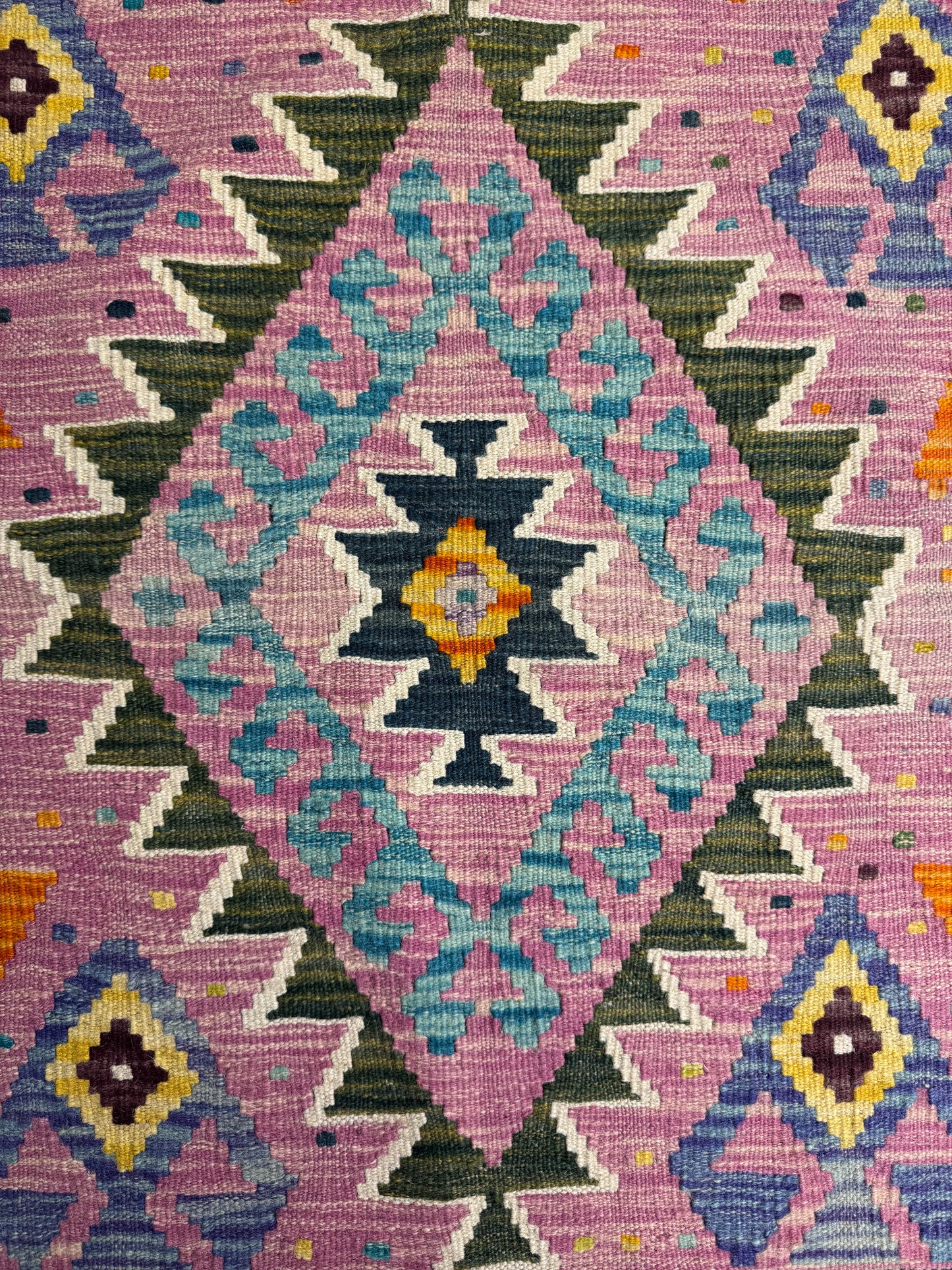Nomad Glow El Dokuma Kilim – Pembe Zemin Çok Renkli Geometrik Otantik Kilim (0.88 x 1.23 m) | NG-0021